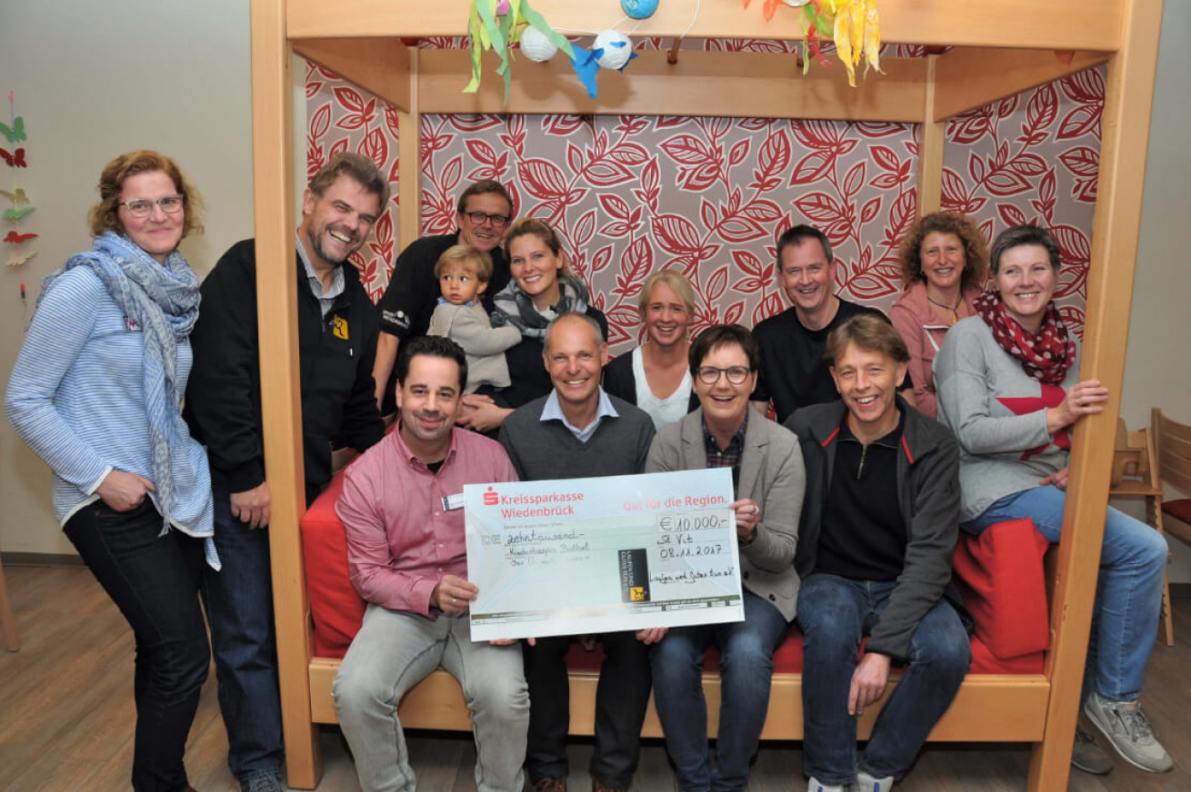 Scheck-Übergabe für das Kinderpalliativteam Bethel