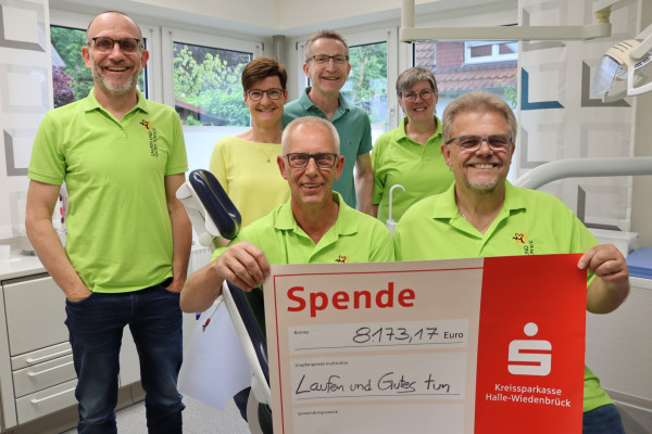 Scheckübergabe der Zahnarzt Praxis Dr. Pape